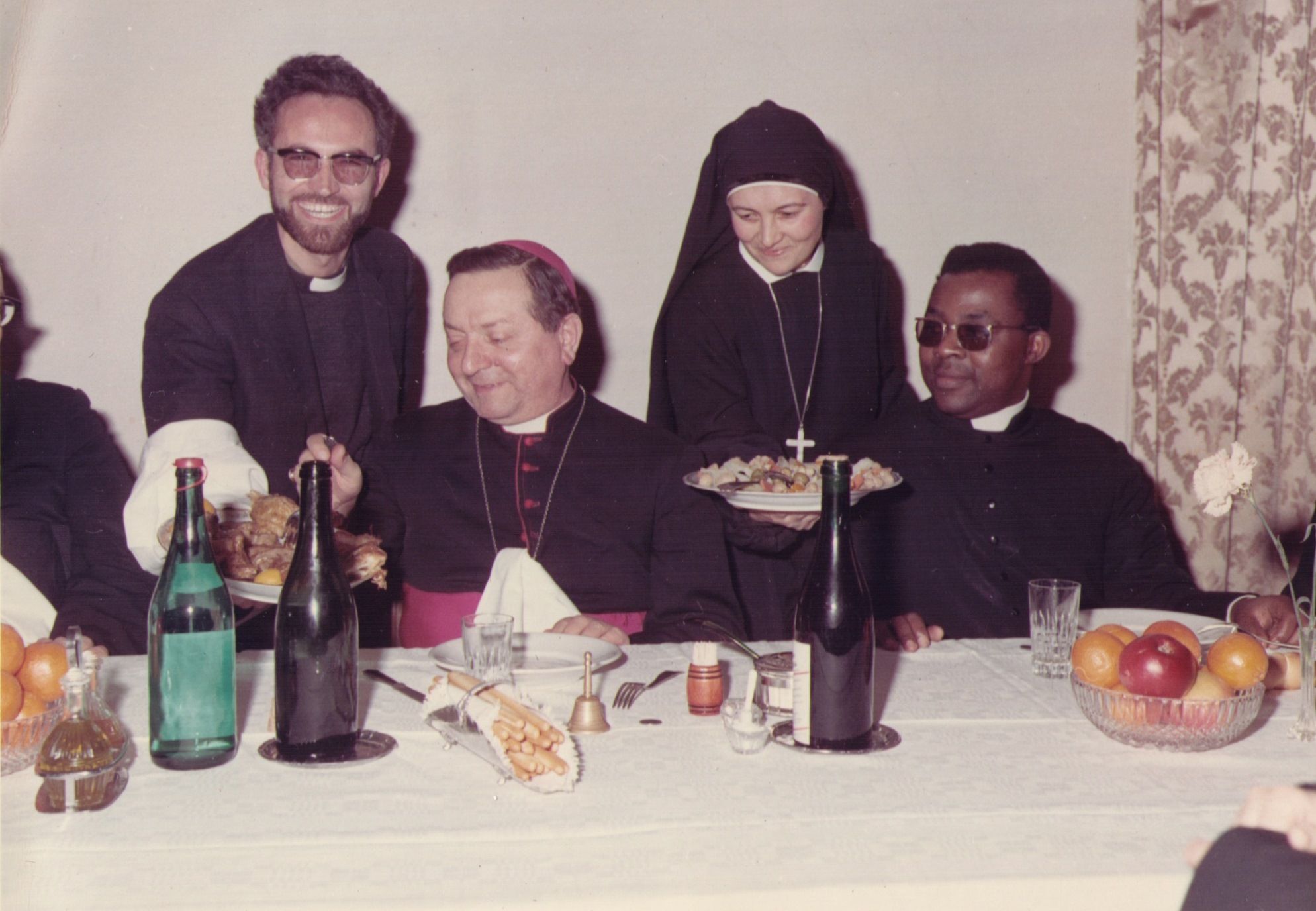 42xsa Gobbi con missionari a Casa Madre di Santa Teresa a Imola 1971