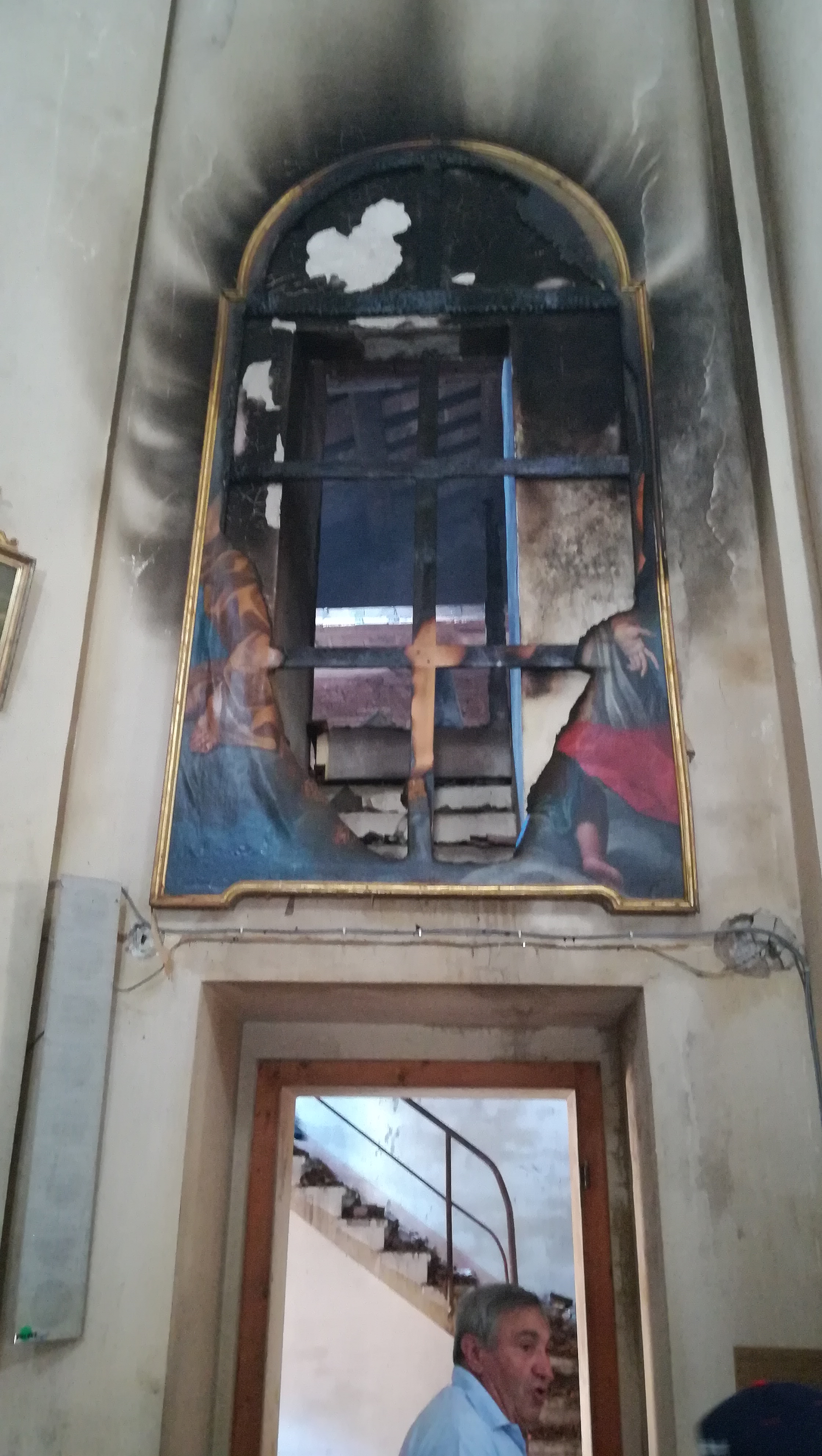 Castel Bolognese, incendio sfiora la chiesa di San Francesco