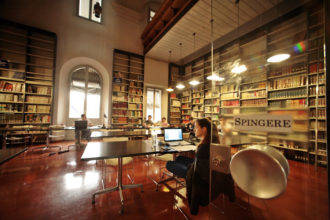 Ragazzi-in-sala-lettura bassa romagna
