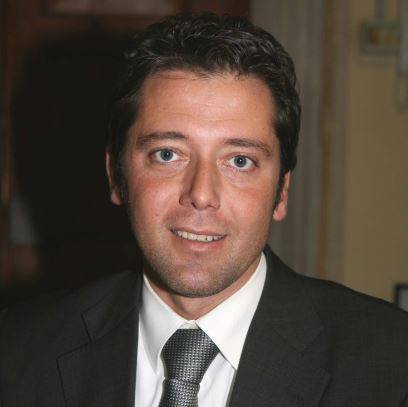 simone carapia RITAGLIATA
