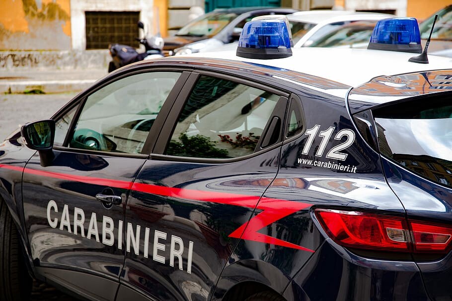 police-carabinieri-car-flashing-light