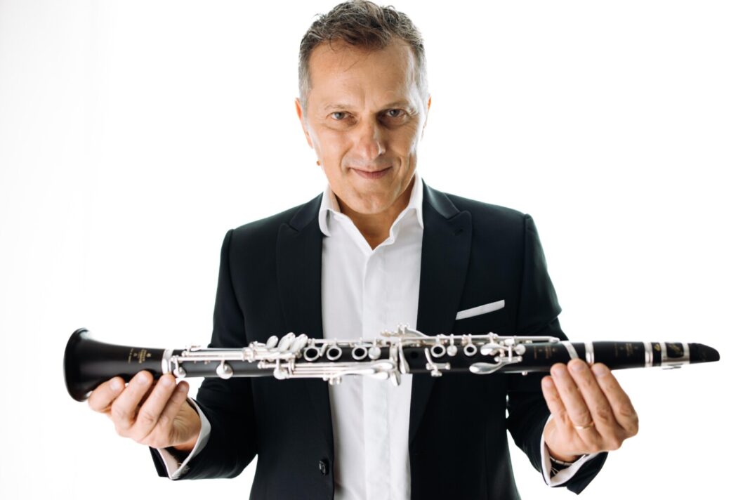 Nella foto il clarinettista imolese Luca Milani