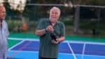 Elmo Lanzoni mentre dà il via ai festeggiamenti